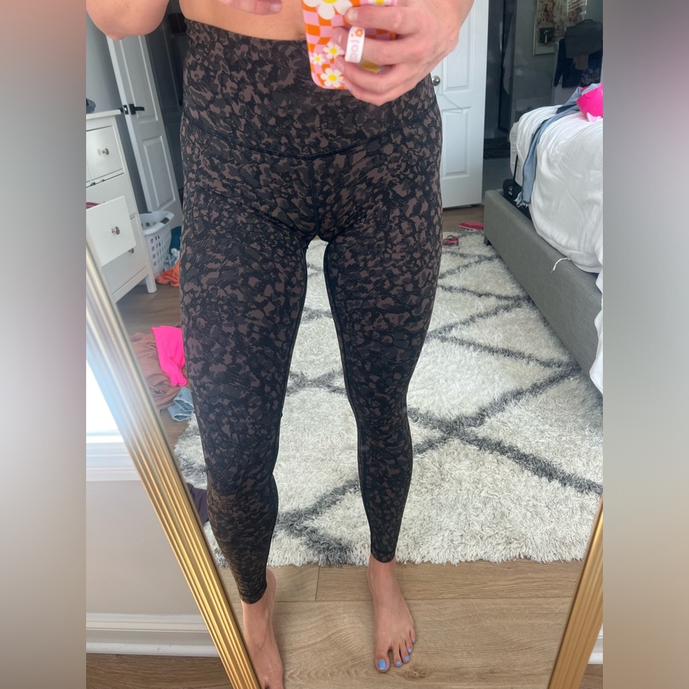 Lululemon wunder under leggings size 4